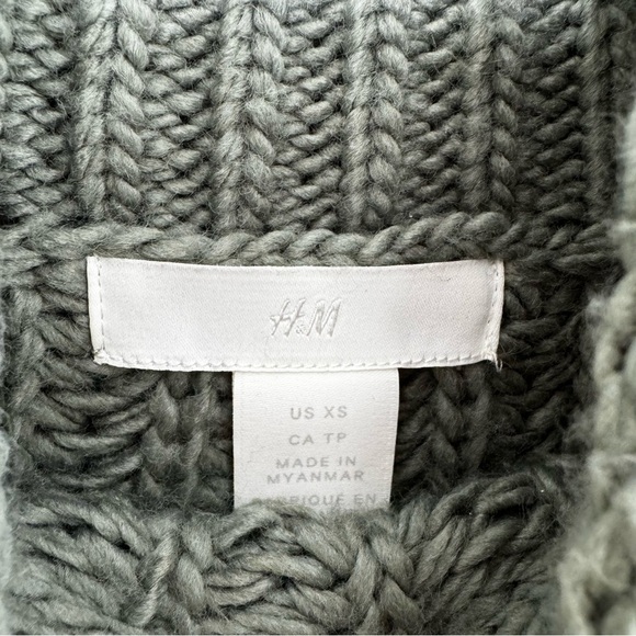 H&M chunky knit mock neck Crop sweater - Picture 6 of 7